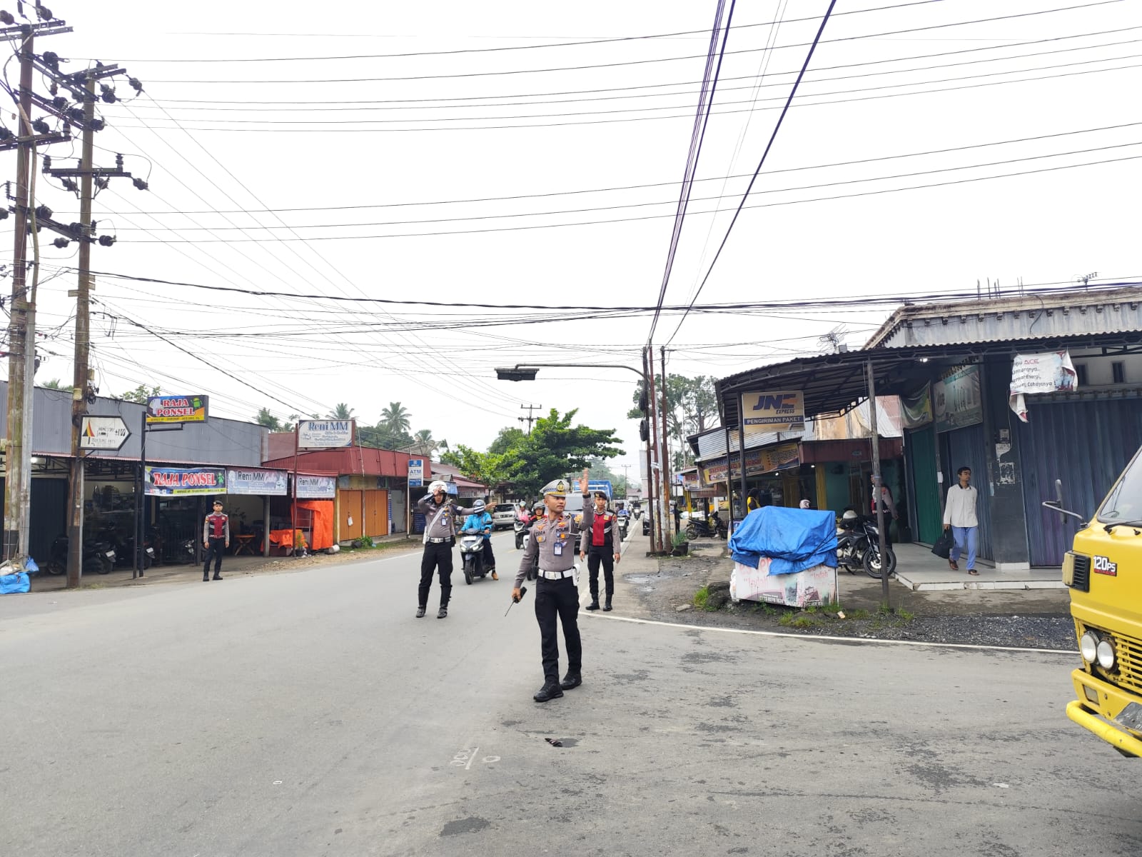 Polres 50 Kota melaksanakan gatur pagi guna berikan pelayanan prima terhadap masyarakat 