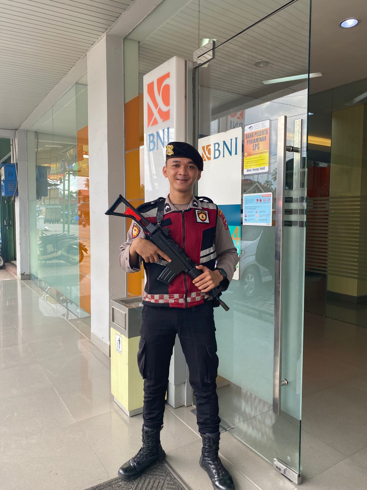 Pam Obvit Polres 50 Kota Pastikan Transaksi Nasabah Bank BNI Dangung-Dangung Aman dan Lancar
