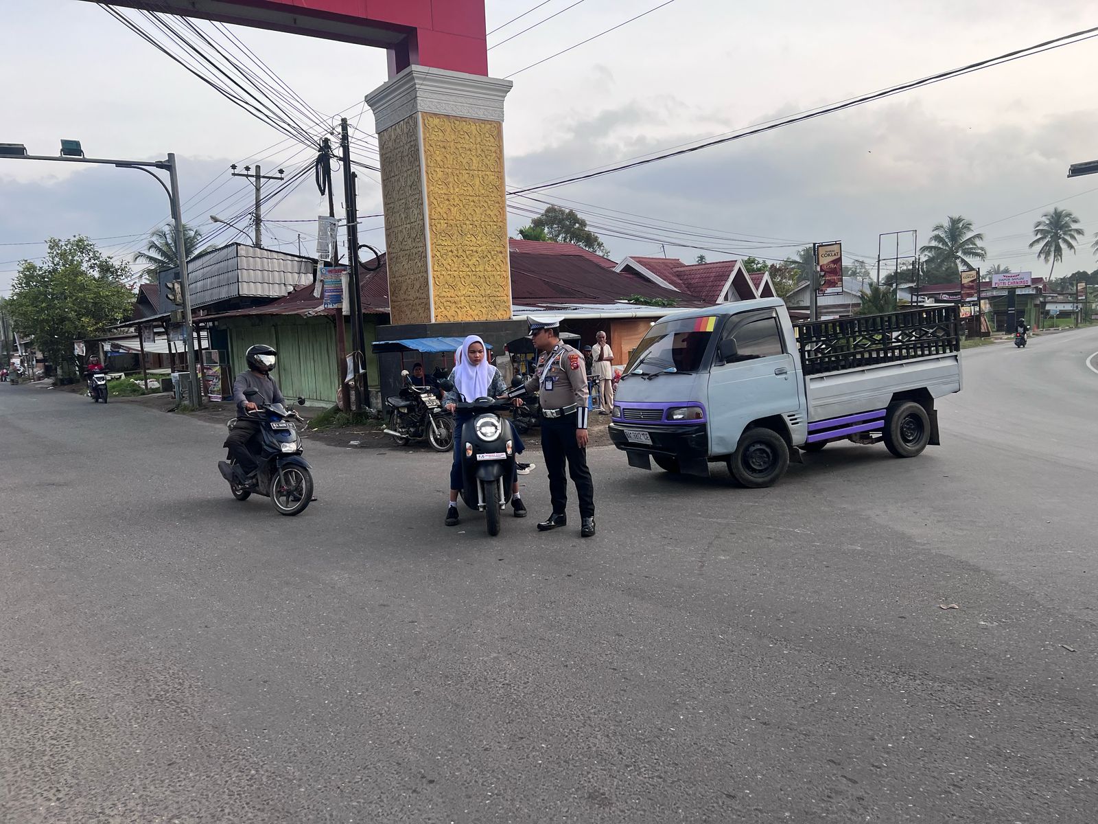 Operasi Keselamatan Singgalang 2025,Pesonil Polres 50 Kota beserta Polsek jajaran melakukan Pengaturan Lalu Lintas. 