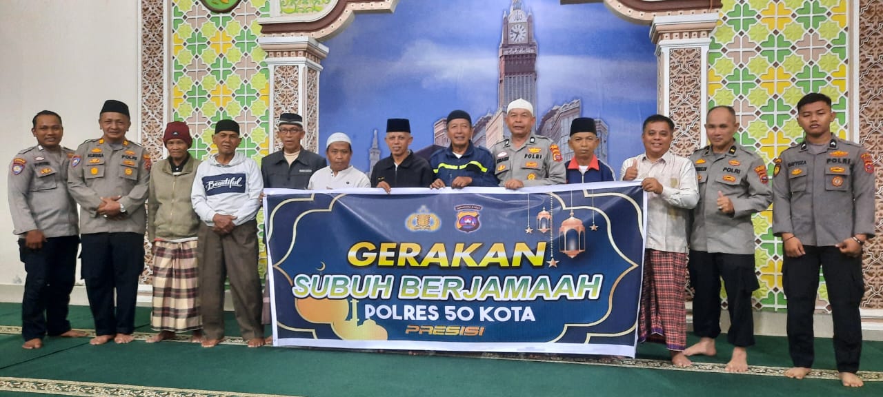 Kegiatan Gerakan Subuh Berjama'ah oleh Kasat Binmas dan personil Sat Binmas Polres 50 Kota di Nagari Koto Tuo