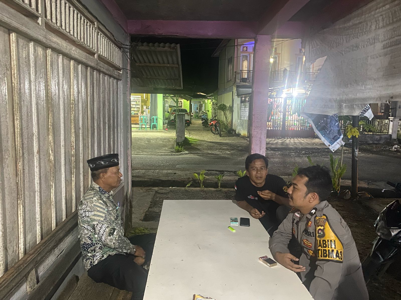 Bhabinkamtibmas Nagari Muaro Paiti melaksanakan kegiatan DDS dan THTS dengan wali nagari dan masyarakat di desa binaannya 