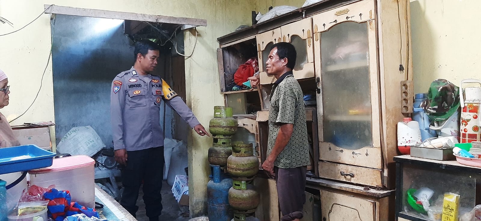 Bhabinkamtibmas Polsek Guguk Cek TKP dugaan pencurian di desa binaan