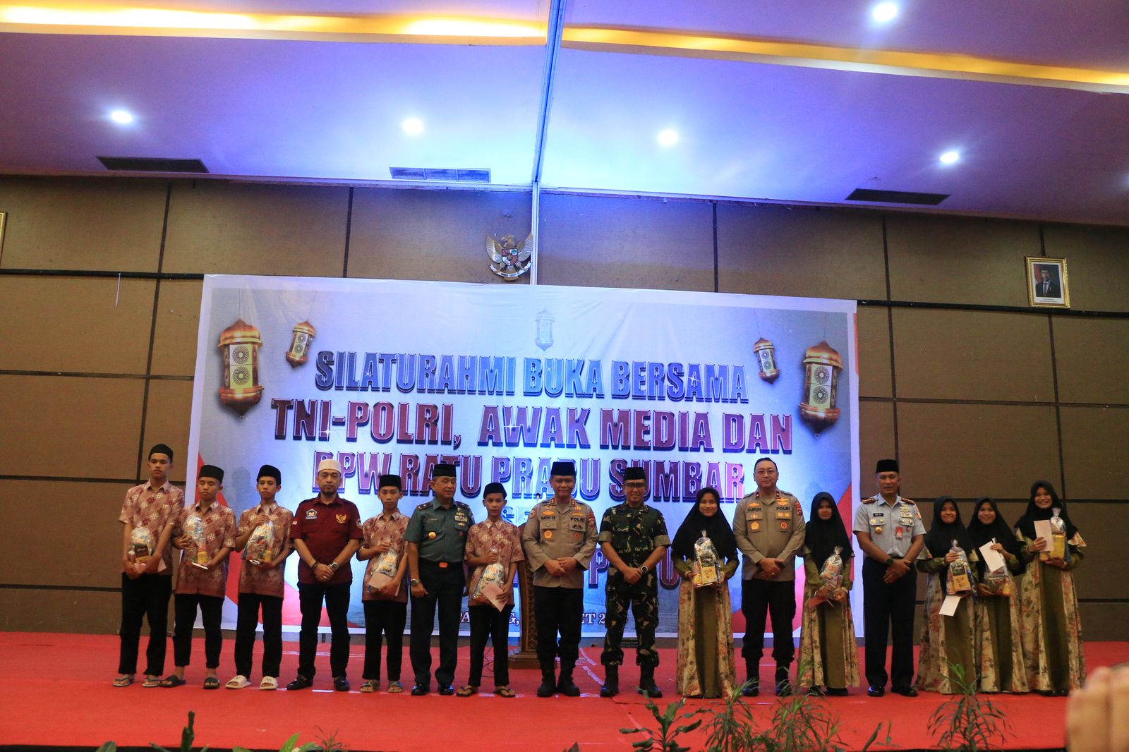 Kapolda Sumbar Buka Bersama TNI Polri, Awak media, DPW Ratu Prabu Serta Anak Yatim