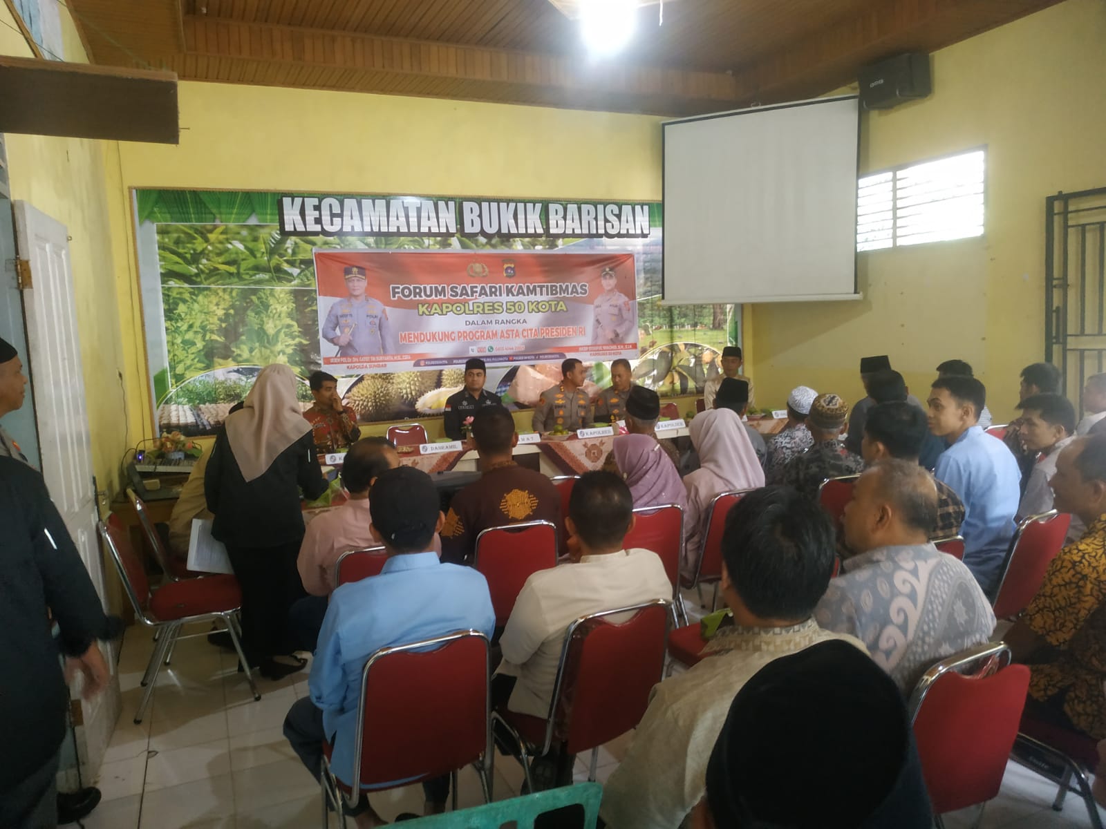 KAPOLRES 50 KOTA HADIRI FORUM SAFARI KAMTIBMAS DAN DEKLARASI KAMPUNG BEBAS NARKOBA DI KECAMATAN BUKIK BARISAN