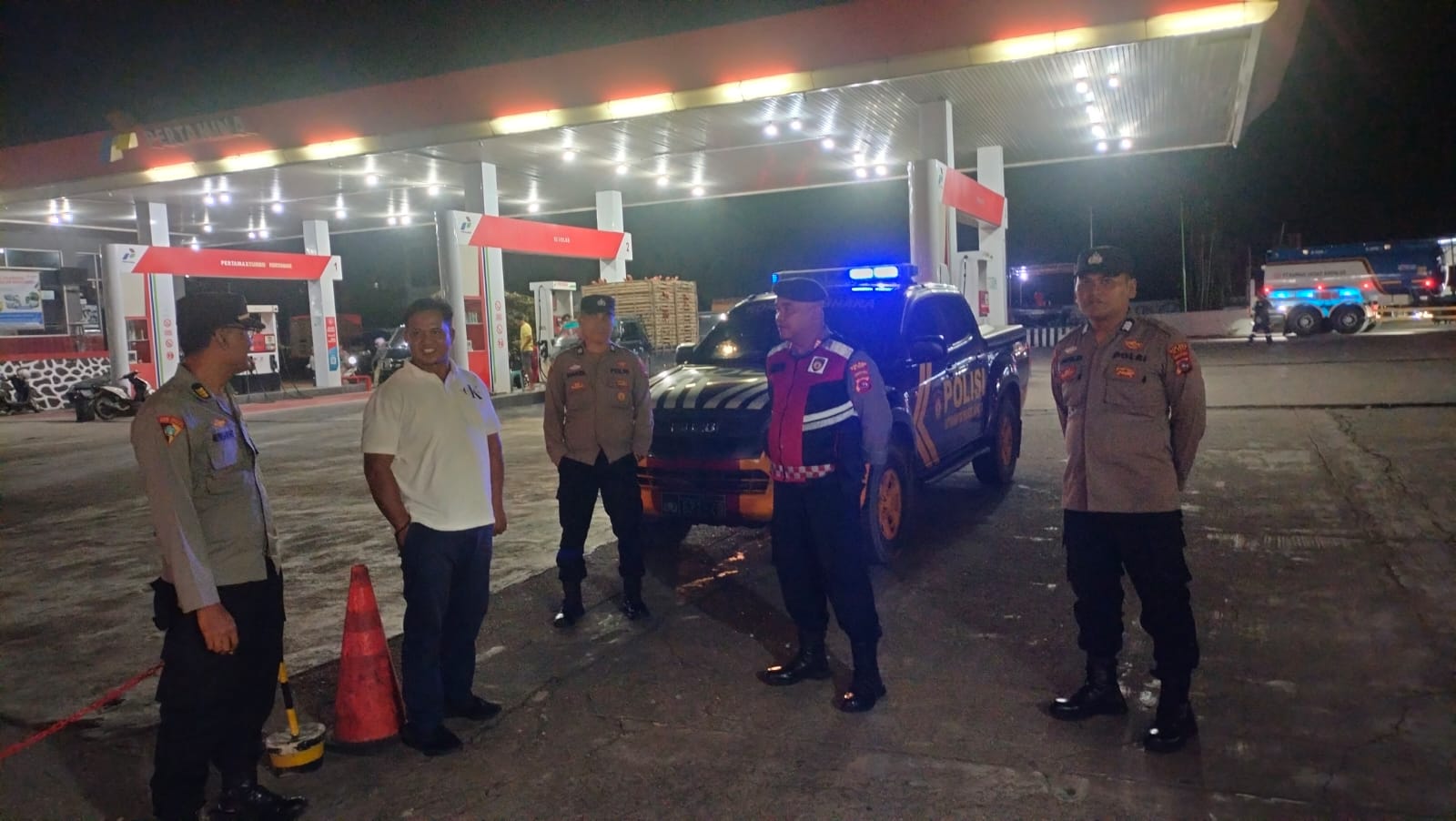 REGU KRYD A POLRES 50 KOTA MELAKSANAKAN PATROLI MALAM UNTUK MENCEGAH TERJADINYA TAWURAN DAN BALAP LIAR DAN KELANCARAN ARUS LALU LINTAS