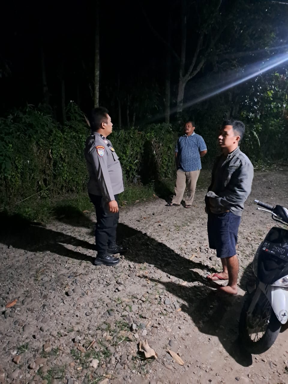 WARGA DAN BHABINKAMTIBMAS SIGAP TANGGAPI LAPORAN PERCOBAAN PENCURIAN DI JORONG KOTO KOCIAK, NAGARI VII KOTO TALAGO