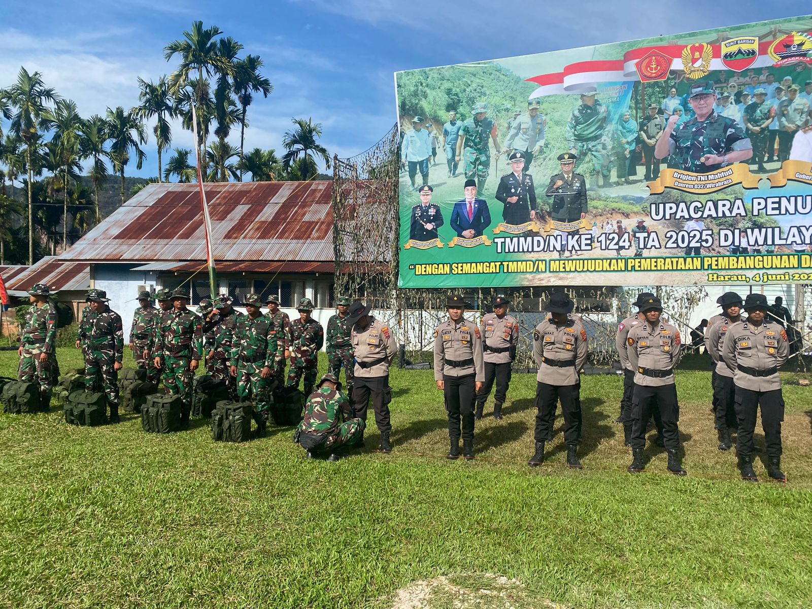 POLSEK HARAU HADIRI DAN AMANKAN UPACARA PENUTUPAN TMMD/N DI NAGARI HARAU