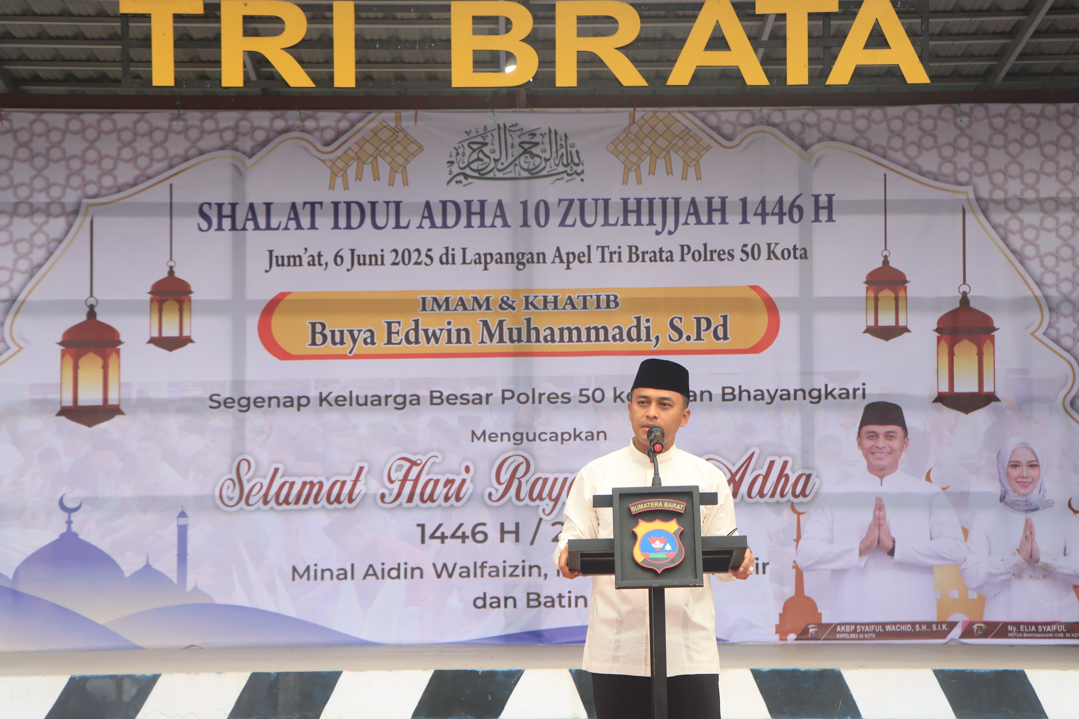 POLRES 50 KOTA GELAR SHOLAT IDUL ADHA 1446 H DAN PEMOTONGAN HEWAN QURBAN DI LAPANGAN TRIBRATA