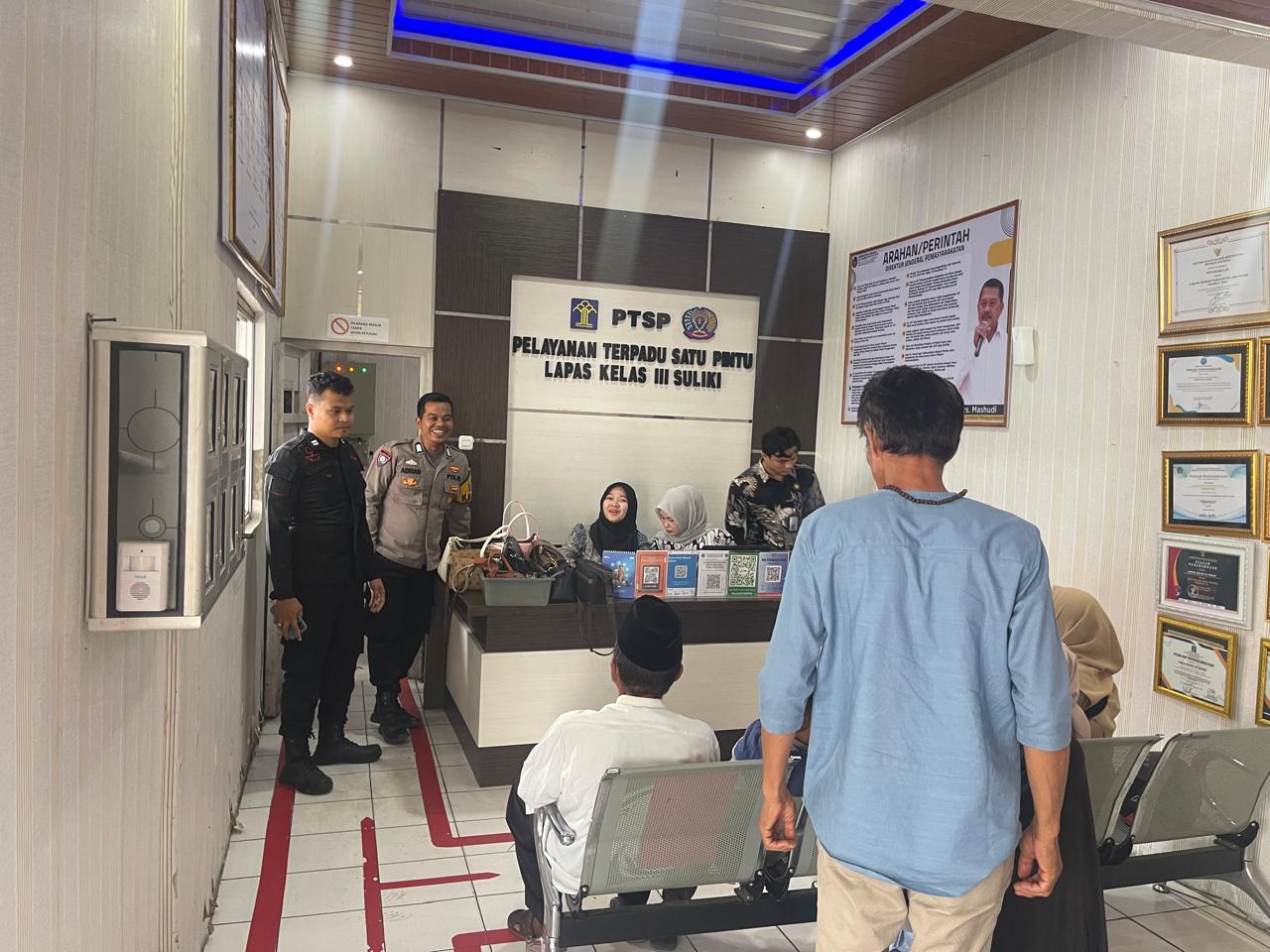 Bhabinkamtibmas Nagari Limbanang Amankan Kegiatan Kunjungan Idul Adha di Lapas Kelas III Suliki