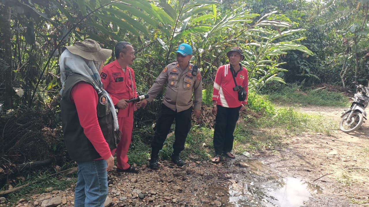 Polsek Harau Bersama BPBD dan Warga Padamkan Kebakaran Hutan Lindung di Kapalo Banda