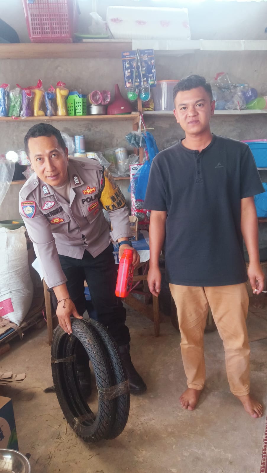 Bhabinkamtibmas Polsek Suliki Tindaklanjuti Laporan Pencurian di Nagari Pandam Gadang